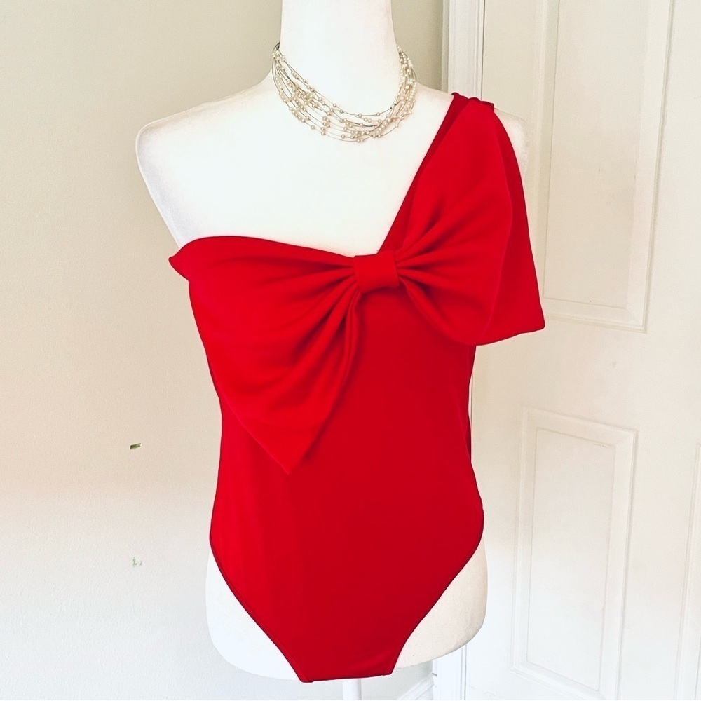 ❤️ Sexy & Chic Red One-Shoulder Bow Front Bodysuit – Size L 💃✨ - Picture 5 of 12